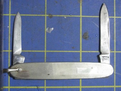 UticaCutleryMetalHandledKnifeMarkSide.JPG