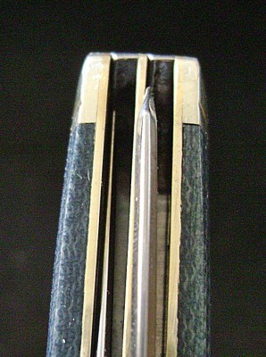 Rough Ryder RR2187 Mini-Trapper Denium Micarta T-10 Carbon Steel - Blades not Centered.JPG