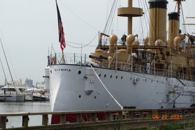 Stern view of Olympia, one pounder guns shown.JPG