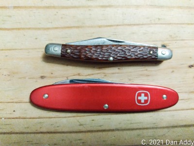 Ka-Bar And Wenger Mark Sides.jpg