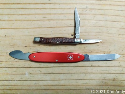 Ka-Bar And Wenger Open.jpg