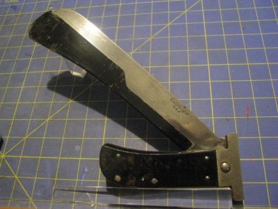 CattaraugusBailoutKnifeMarkSide.JPG
