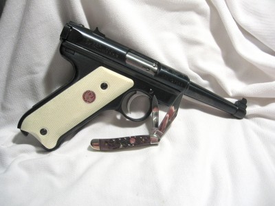 Case Ruger Series peanut with ruger mark II .22lr