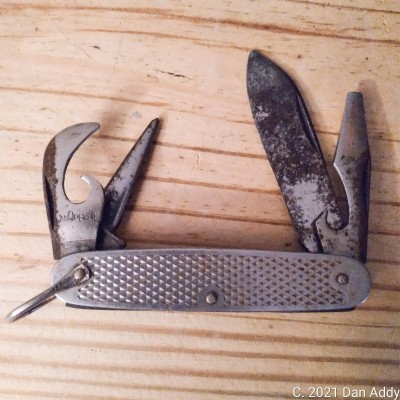 Unmarked Camp Knife.jpg