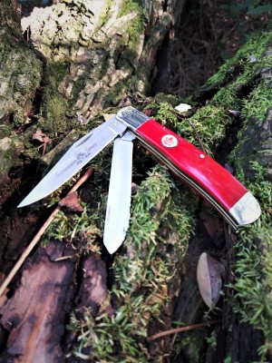 Keen Kutter on the moss.jpg