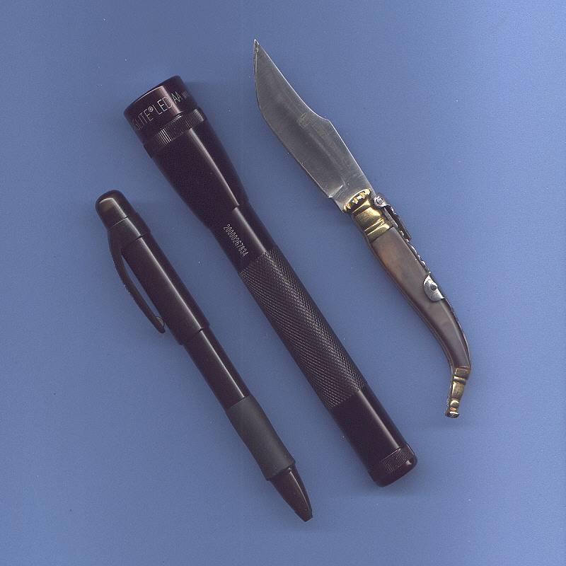 NavajaFlashlightPen01a72.jpg