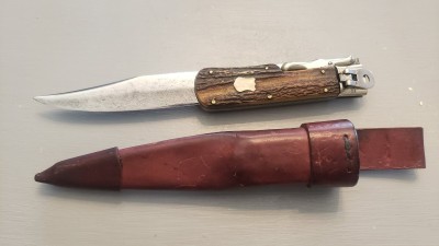Can someone identify this knife  , thanks