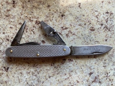 utilty knife.jpg