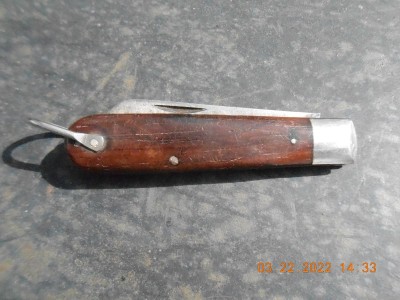 001.JPG (270.97 KiB) Viewed 1394 times 3 5/8" closed length, no stamp on blade.