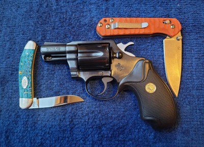 single blade sowbelly & ganzo axis lock.jpg