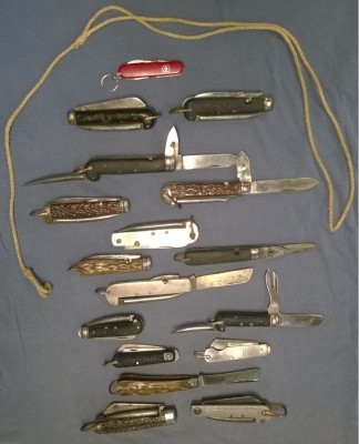 WD issue knives.jpg