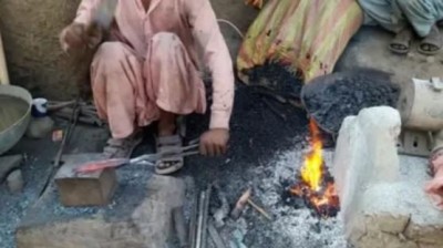 Pakistan Blacksmith.JPG