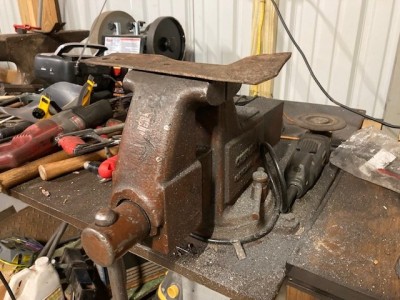 blade vise.jpg