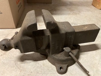 Dad's vise.jpg