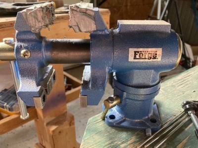 forge vise.jpg