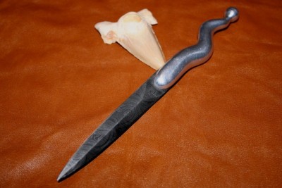 dagger.jpg
