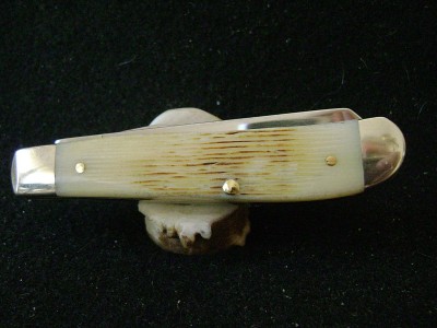 Case 2021 Mini-Trapper 6207 Barn Board Burnt Cream - Pile Closed.JPG