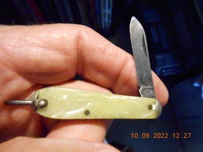 2" Utica with a shackle/bail.