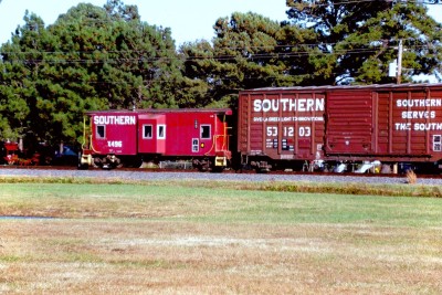SOU U23B 3936 with southbound train & caboose X496 at Wilmar NC 11-7-88 (3).JPG