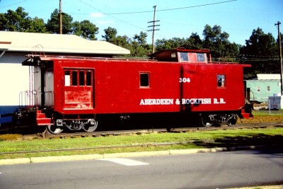 A&R 304 caboose-combine Aberdeen NC 8-89.JPG