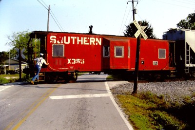 SOU X355 caboose Bridgeton NC 5-18-89 (P).JPG