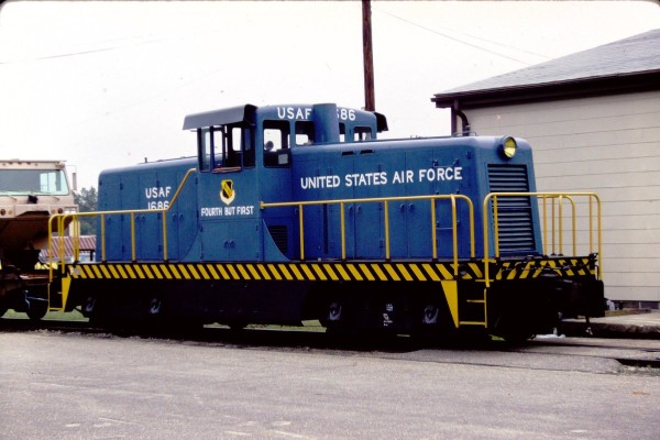 USAF GE 80 Ton #1686 SJAFB NC 9-26-88 (2).JPG