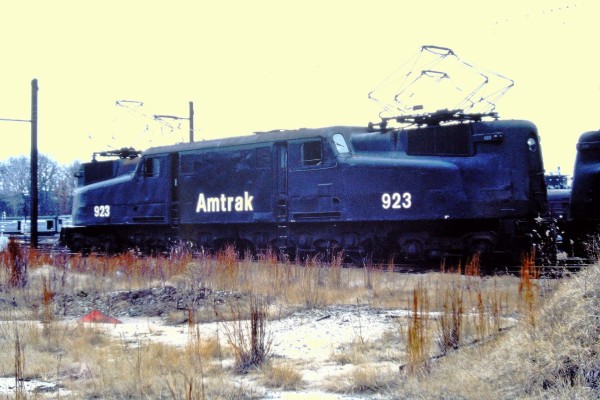 Amtrak 923 GG-1 Ivey City (WASH DC) DEC 1975 (5).JPG