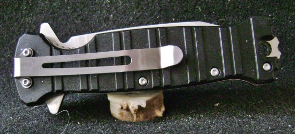 Precision Blades Flag Handle - Pile Closed.JPG