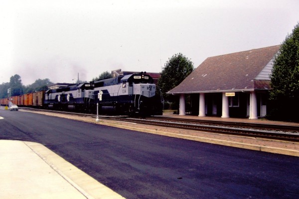 RF&P GP35 134 & 138 & GP40-2 141 lead the Juice Train through Ashland VA 1110 HRS 7-11-88 (2).JPG