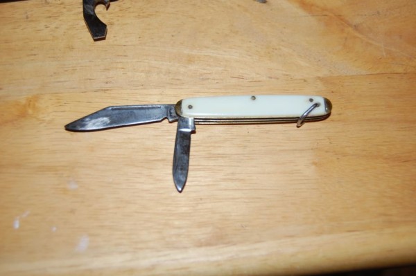 Cool little Colonial with tip bolsters