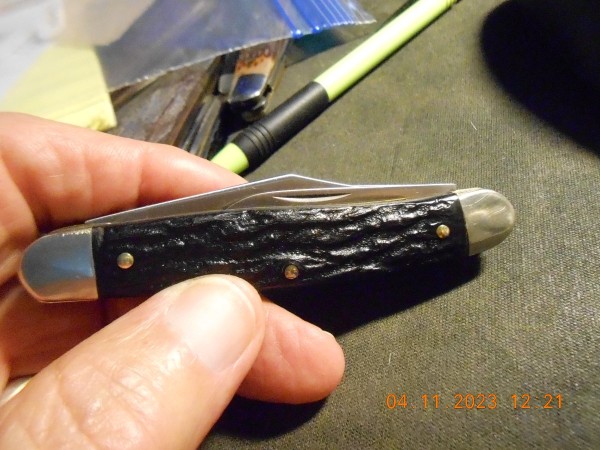 Pile side pen blade is easy to access.