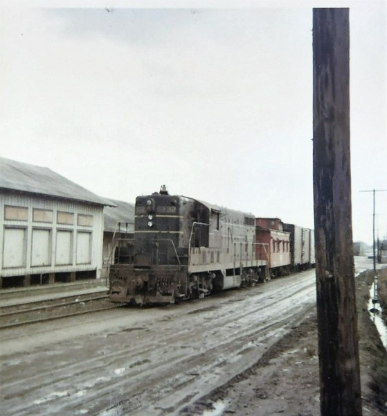 ACL GP7 132 Greenville Freight Station JAN 1967 (5).jpg