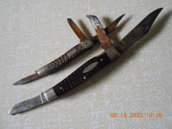 Rusty Case knives.
