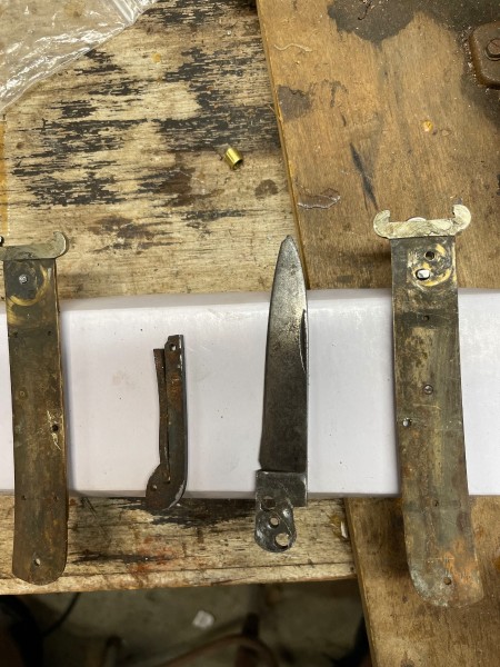 Disassembled shell puller with broken springs