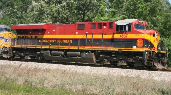 KCS 4837 GE ES44AC leading UP train.jpg