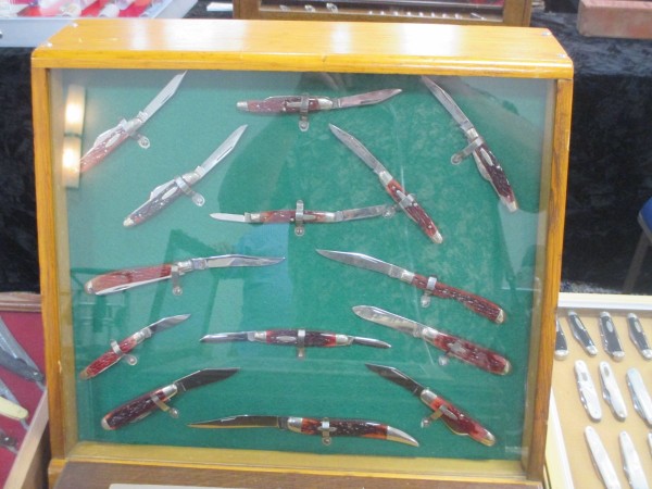 Charlie Noye's Robeson Display w/knives