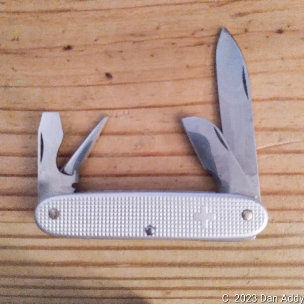 Victorinox Electrician with the old-style cross.