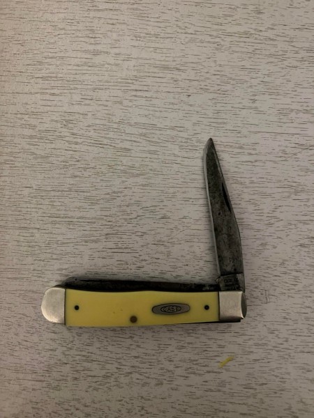 Synthetic Yellow Handle Trapper Carbon Blade.jpg