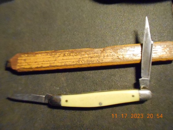 This little 2 3/4" two blade is a #48 Camillus, a 1960-'76 stamp.