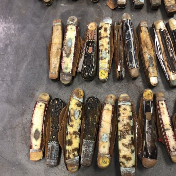85 Bulldog Knives Offgassed In Safe 2.jpg