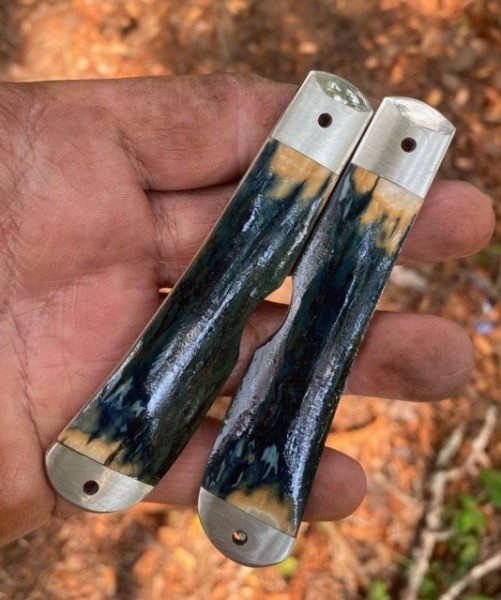 Here is the knife he stole
