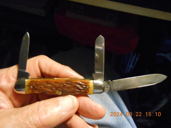 Half stops on each blade.