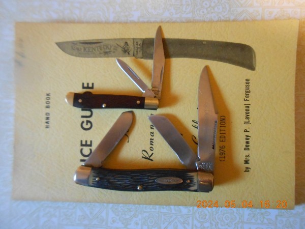 Wooden handles on the little Craftsman and still some of the etch on the 353 DE clip blade.