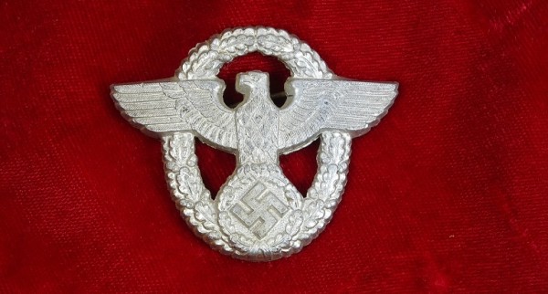 Police Cap Badge - 2nd Style.<br />Introduced In June 1936 To Replace The 1st Style.<br />NOT My Item. NOT My Picture.