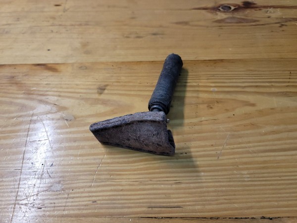 Pexto scraper with scabbard