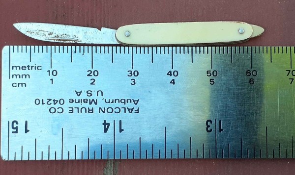 Nail nick on both sides. The little extensions poking out the bottom are for extending the other tools.