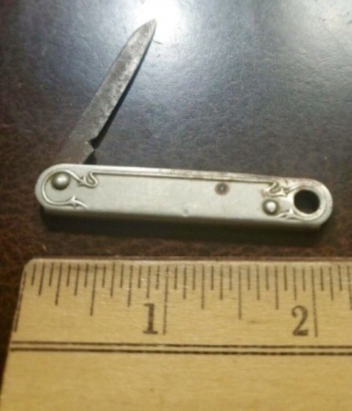 The Pocket Knife That I Bought Back In July 2021, But Never Received.<br />NOT My Picture.