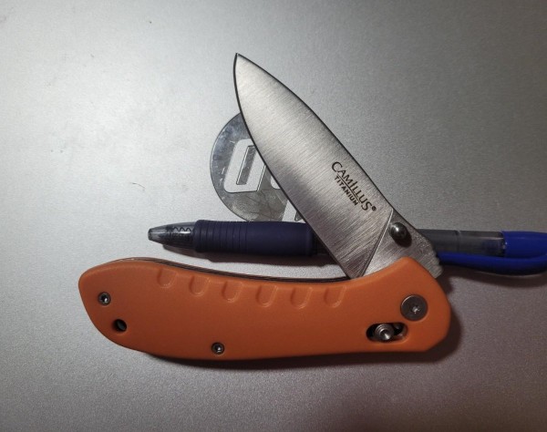 Camilus axis lock.jpg