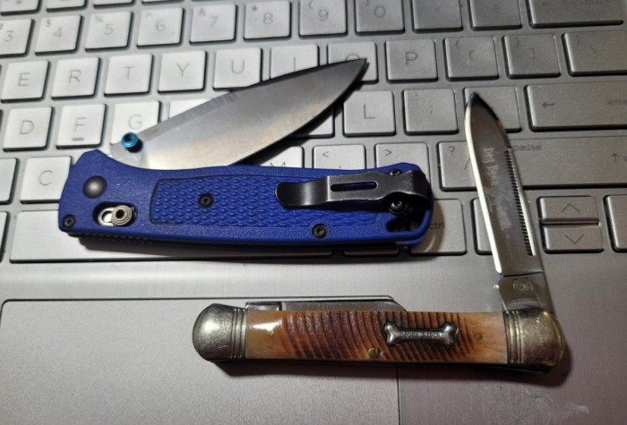 Benchmade Bugout and RR Dog Bone Jack.jpg