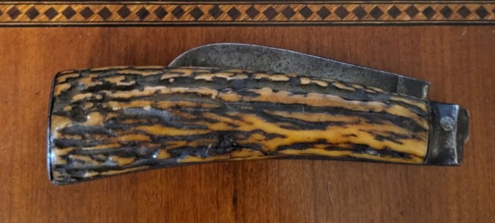 unmarked hawkbill pruner closed.jpg